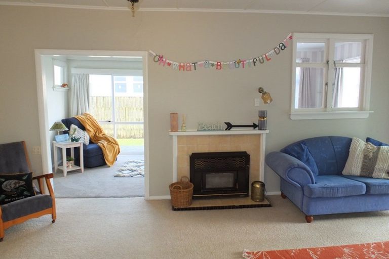 Photo of property in 27 Roore Street, Foxton Beach, Foxton, 4815