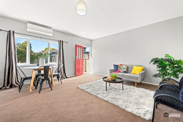 Photo of property in 2/2 Bentinck Street, Wallaceville, Upper Hutt, 5018