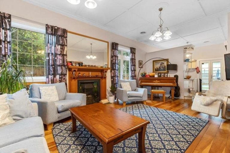 Photo of property in 1 Fow Street, Hamilton Central, Hamilton, 3204