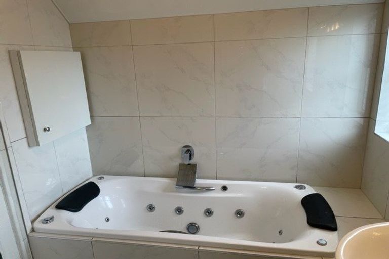 Photo of property in 55 Straven Road, Riccarton, Christchurch, 8011