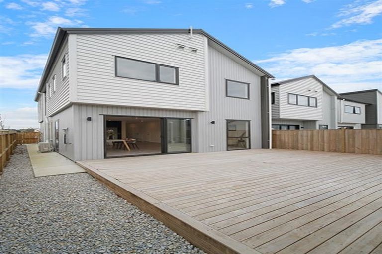 Photo of property in 73 Whare Kauri Road, Papakura, 2110