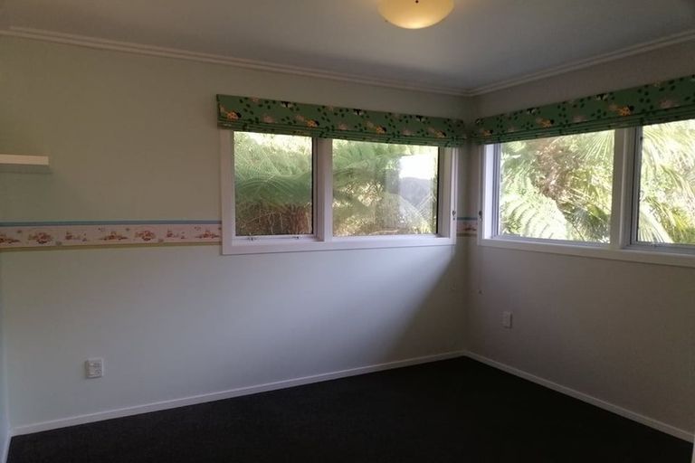 Photo of property in 32 Davis Grove, Wainuiomata, Lower Hutt, 5014