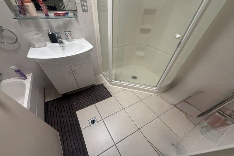 Photo of property in 25 Randwick Place, Randwick Park, Auckland, 2105