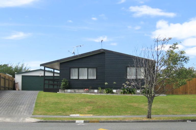 Photo of property in 18 Delaware Grove, Totara Park, Upper Hutt, 5018