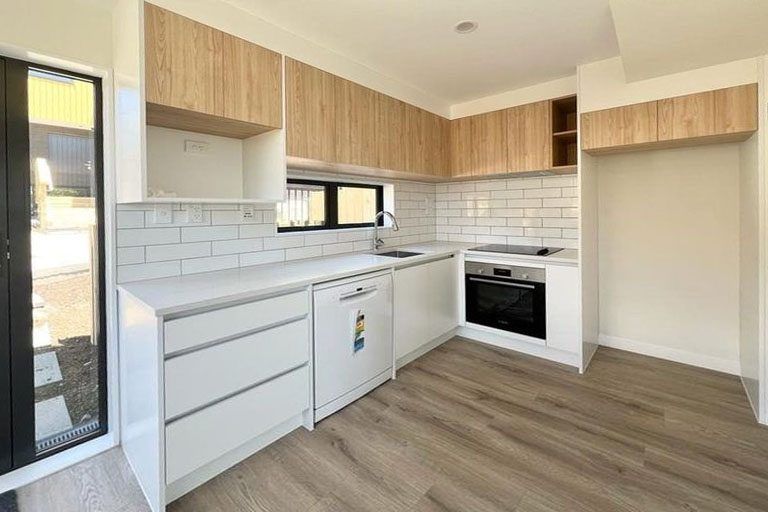 Photo of property in 1a Saint Oswalds Road, Greenlane, Auckland, 1061