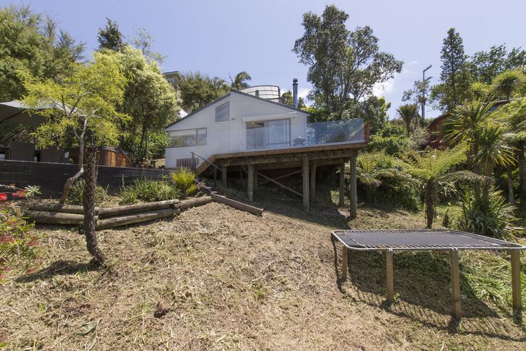 Photo of property in 692 South Titirangi Road, Titirangi, Auckland, 0604