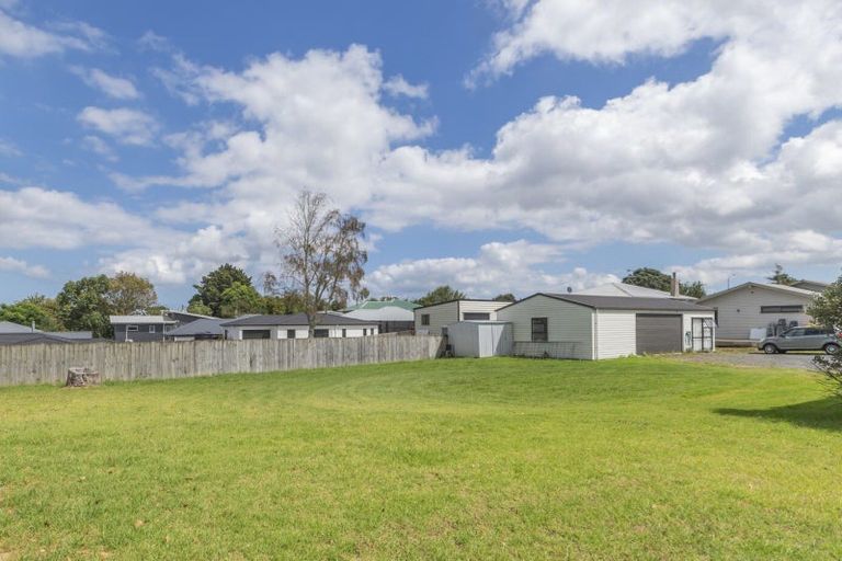 Photo of property in 13 Collingwood Road, Waiuku, 2123