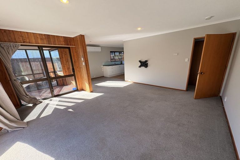Photo of property in 2/38 Chipping Lane, Redwood, Christchurch, 8051