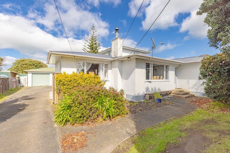 Photo of property in 215 Puriri Street, Castlecliff, Whanganui, 4501