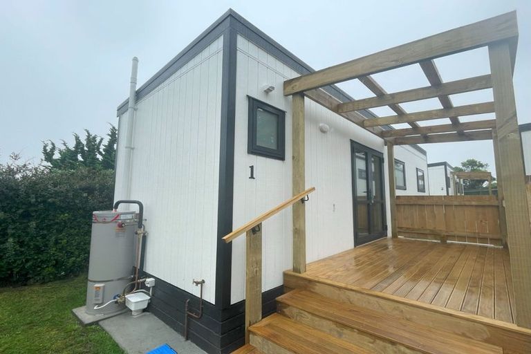 Photo of property in 15 Paritutu Road, Spotswood, New Plymouth, 4310