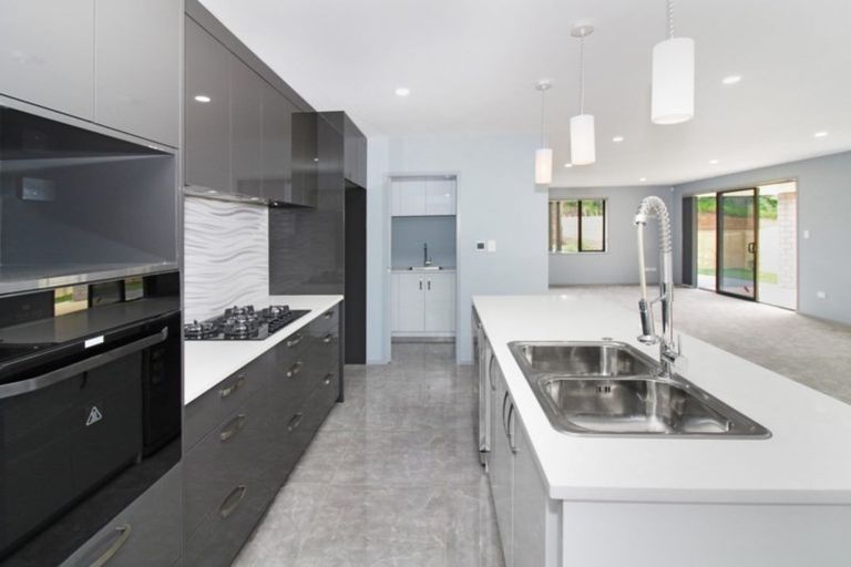 Photo of property in 2 Frederick Place, Whalers Gate, New Plymouth, 4310