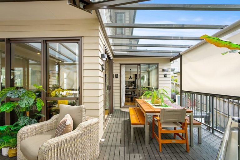 Photo of property in 16 Mural Place, Greenhithe, Auckland, 0632