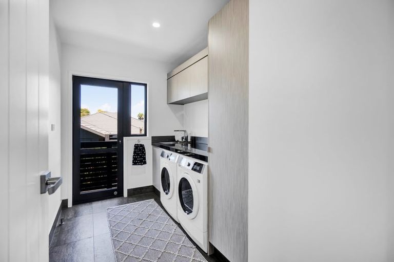 Photo of property in 15 Links Drive, Waiwhakaiho, New Plymouth, 4312