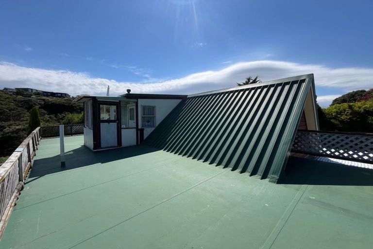 Photo of property in 2 Mervyn Place, Plimmerton, Porirua, 5026