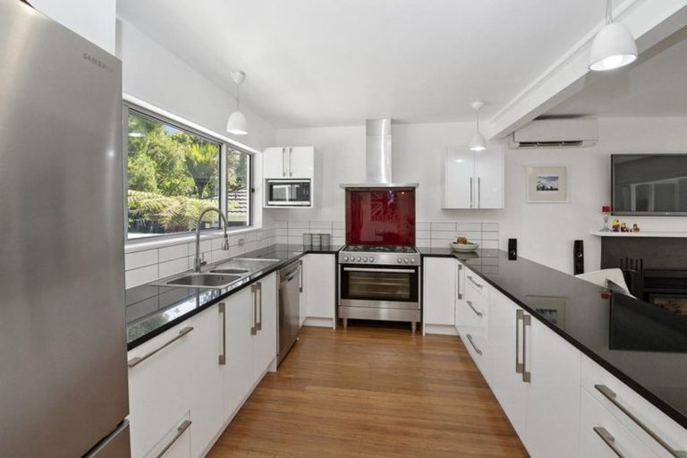 Photo of property in 20 Waima Crescent, Titirangi, Auckland, 0604
