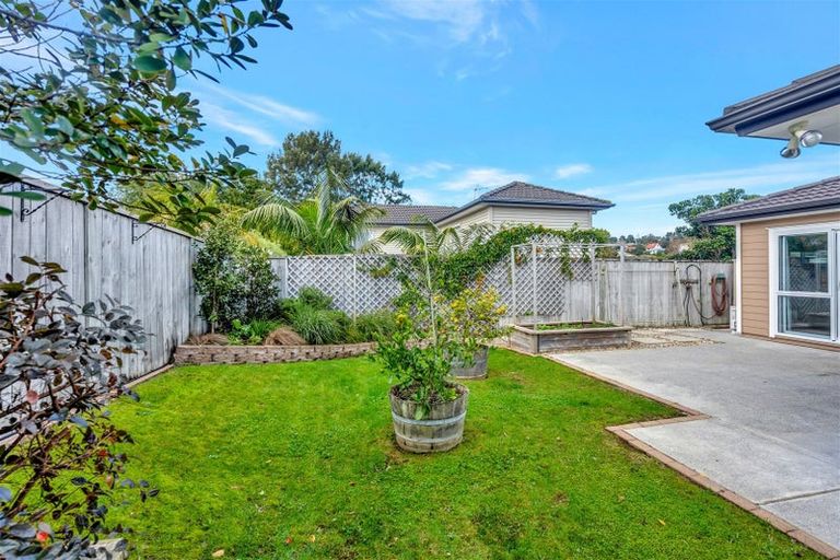 Photo of property in 10 Nirmal Place, Sunnyvale, Auckland, 0612