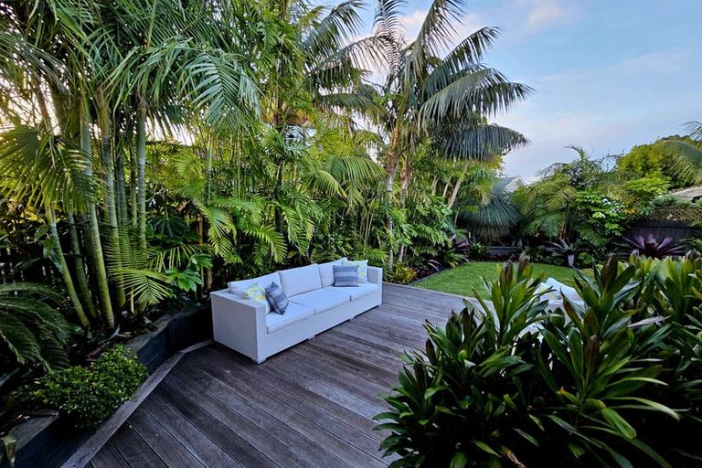 Photo of property in 23 Glucina Avenue, West Harbour, Auckland, 0618