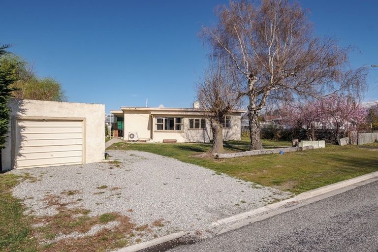 Photo of property in 19 Dunstan Street, Clyde, 9330