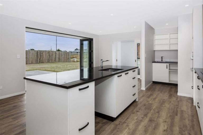 Photo of property in 8 Valour Drive, Rangiora, 7400