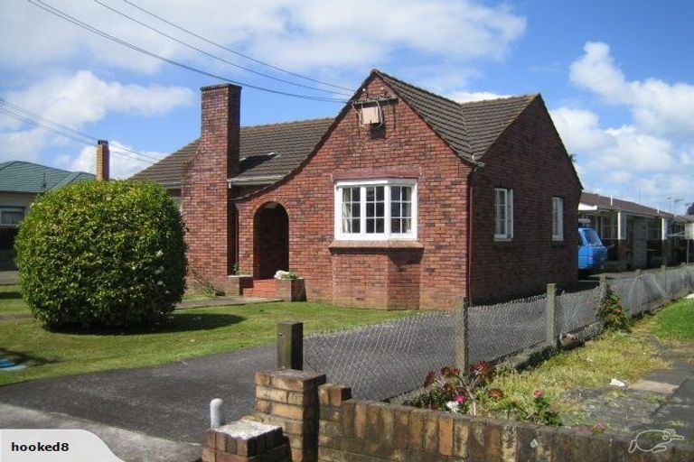 Photo of property in 2/15 Hoteo Avenue, Papatoetoe, Auckland, 2025