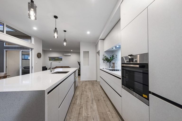 Photo of property in 37 Awatira Drive, Papamoa Beach, Papamoa, 3118