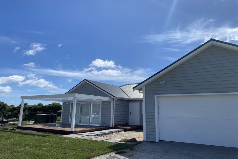 Photo of property in 2 Grove Lane, Omokoroa, 3114