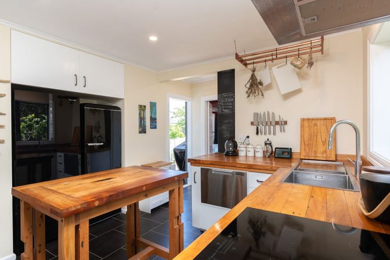 Photo of property in 40 Kapiti Crescent, Titahi Bay, Porirua, 5022