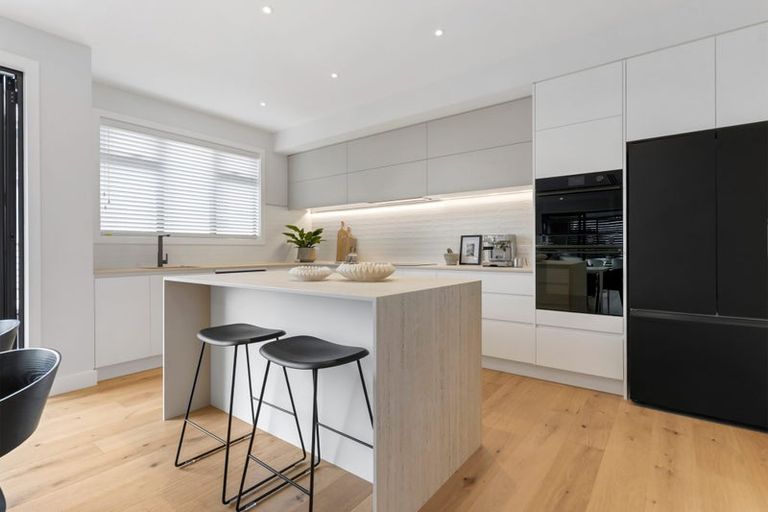 Photo of property in 9a Kowhai Street, Tawa, Wellington, 5028