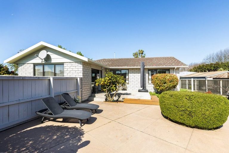 Photo of property in 4 Sonning Place, Redwood, Christchurch, 8051