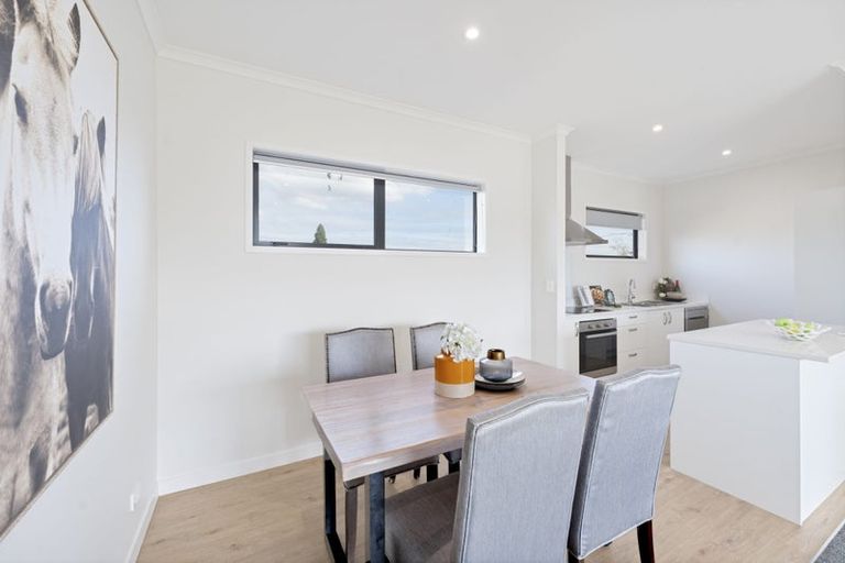 Photo of property in 5/5 Peachgrove Road, Te Atatu Peninsula, Auckland, 0610