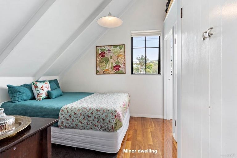 Photo of property in 1/17 Sandown Road, Rothesay Bay, Auckland, 0630