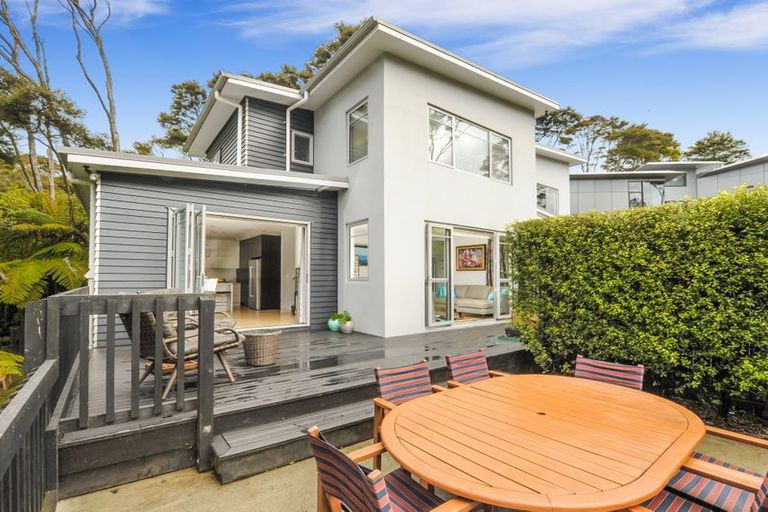 Photo of property in 20e Konini Road, Titirangi, Auckland, 0604