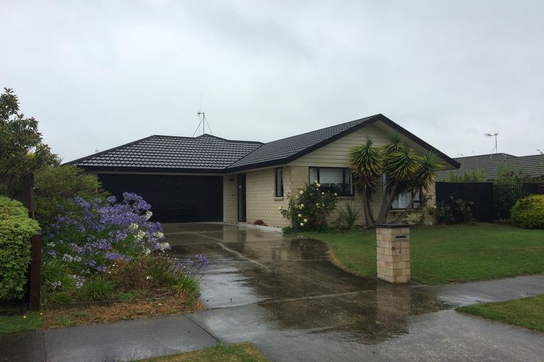Photo of property in 4 Boston Parade, Kelvin Grove, Palmerston North, 4414