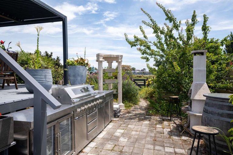 Photo of property in 104 Ferry Road, Clive, 4102