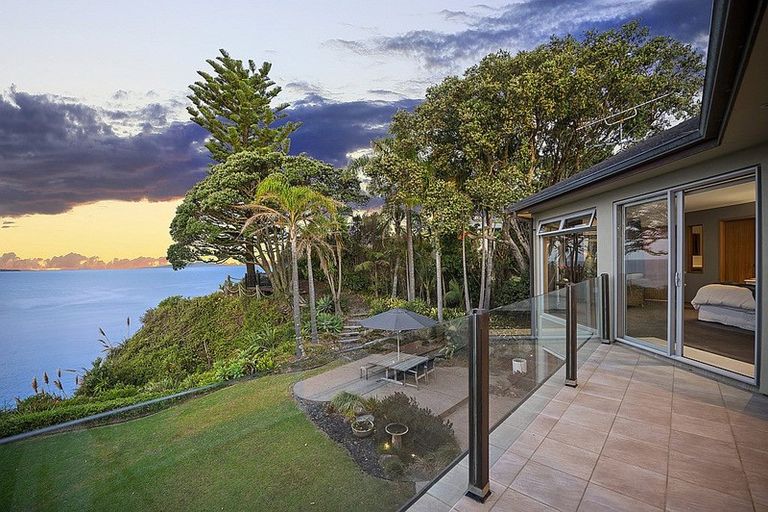 Photo of property in 24 Cliff Road, Torbay, Auckland, 0630