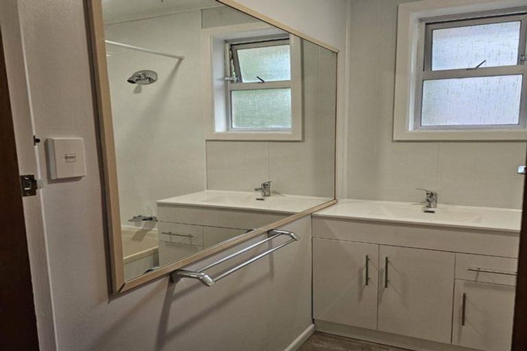 Photo of property in 70 Carrington Avenue, Silverdale, Hamilton, 3216