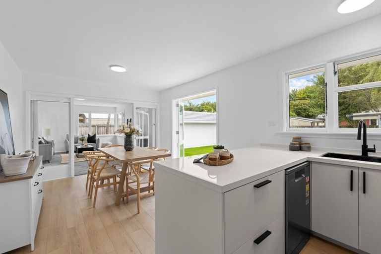 Photo of property in 340 Memorial Avenue, Burnside, Christchurch, 8053