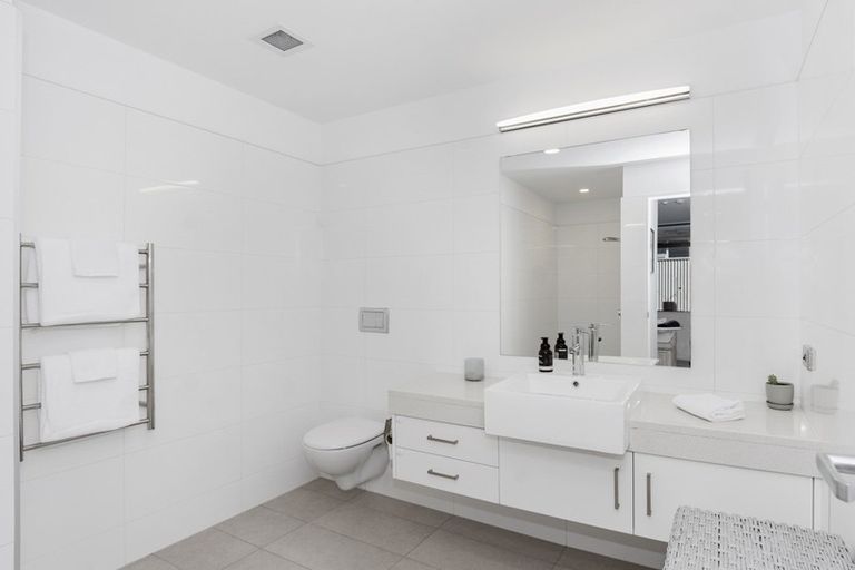 Photo of property in Vivaldi Apartments, 2/48 Marine Parade, Mount Maunganui, 3116