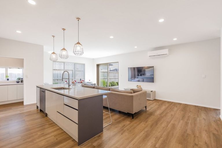 Photo of property in 69 Nobilo Road, Kumeu, 0810