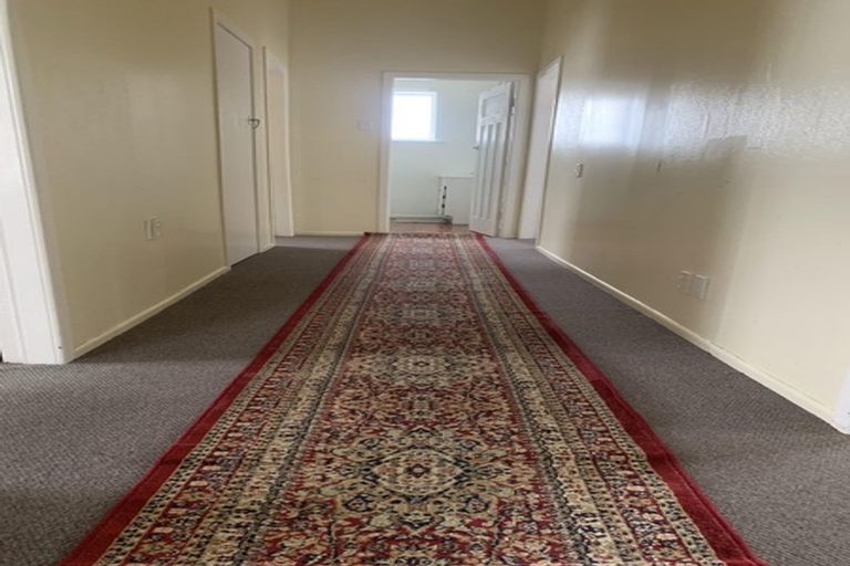 Photo of property in 136 Northland Road, Northland, Wellington, 6012