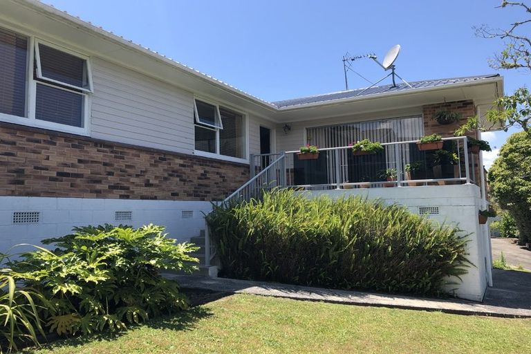 Photo of property in 71 Lynden Avenue, Hillcrest, Auckland, 0627