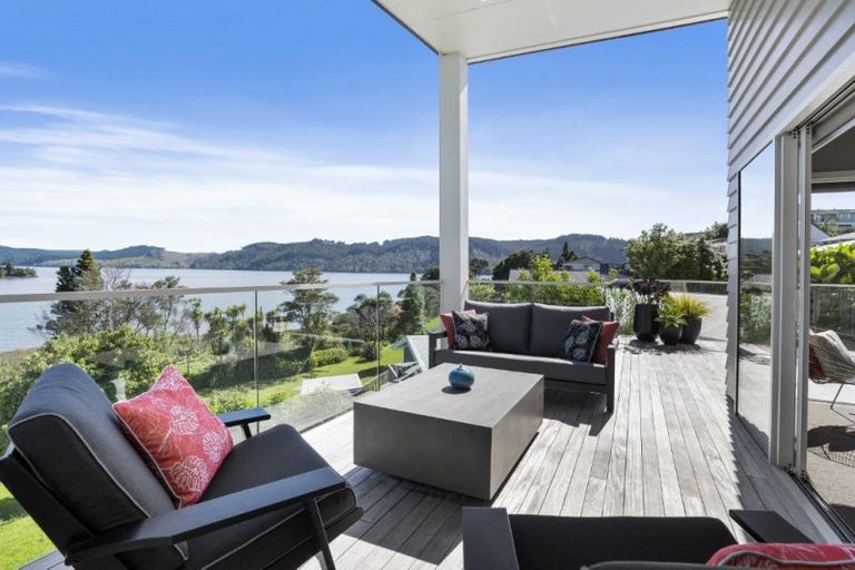 Photo of property in 104 Tukere Drive, Whangamata, 3620