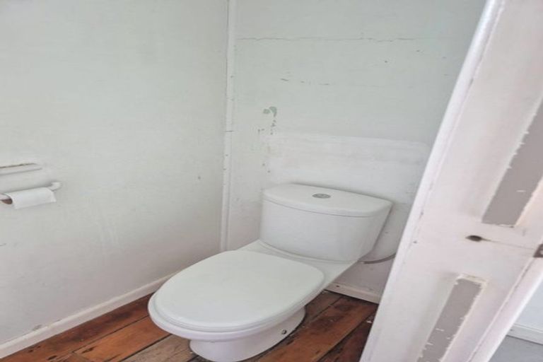 Photo of property in 137 Seabrook Avenue, New Lynn, Auckland, 0600