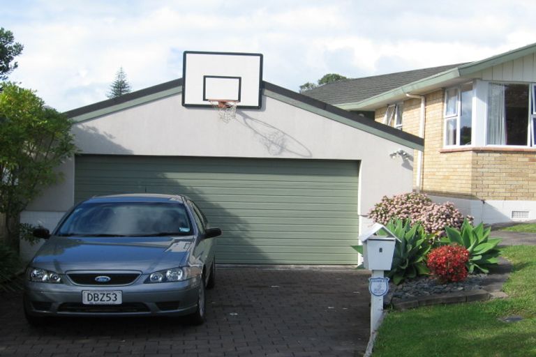 Photo of property in 8 Mayfair Crescent, Mairangi Bay, Auckland, 0630