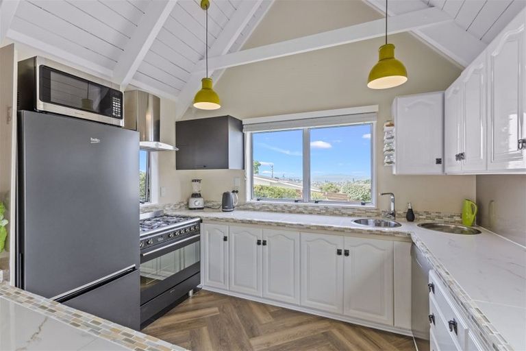 Photo of property in 673 East Coast Road, Browns Bay, Auckland, 0630