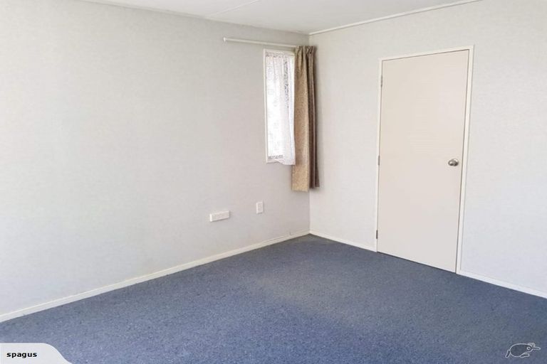 Photo of property in 22 Clay Road, Levin, 5572