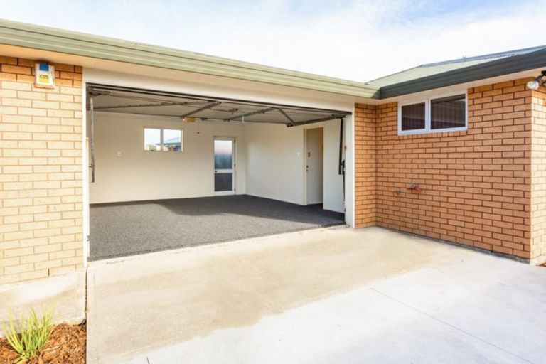 Photo of property in 2/18a Thistledown Place, Woolston, Christchurch, 8062