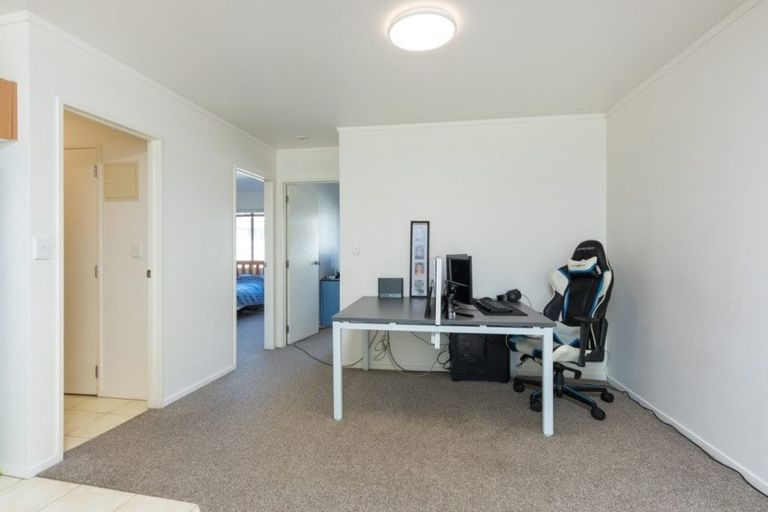 Photo of property in The Haven, 14/120 Beach Haven Road, Beach Haven, Auckland, 0626
