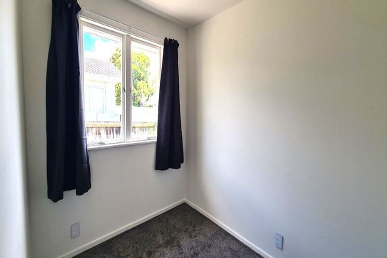 Photo of property in 4/215 Swanson Road, Henderson, Auckland, 0610