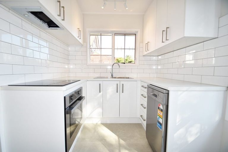 Photo of property in 9 Wairata Place, Te Atatu South, Auckland, 0610